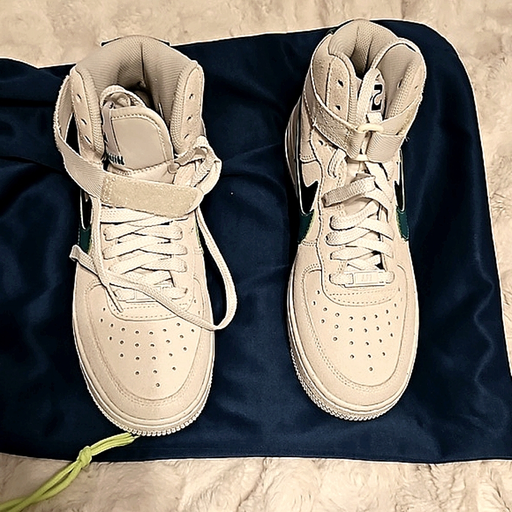 Womens high top nike shoes.